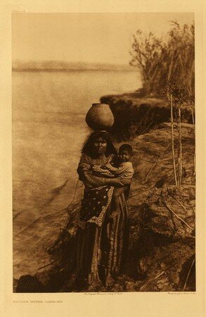 390px_Edward_S__Curtis_Collection_People_015