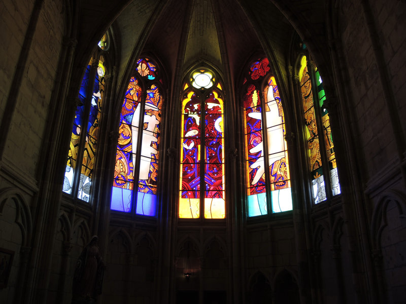 Nevers, Cathédrale Saint-Cyr-et-Sainte-Julitte, vitraux