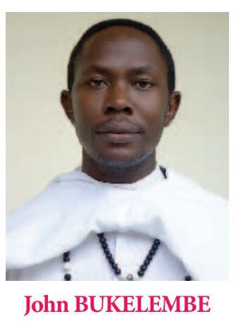 Père Bukelembe John - curé -or_Kenya_a