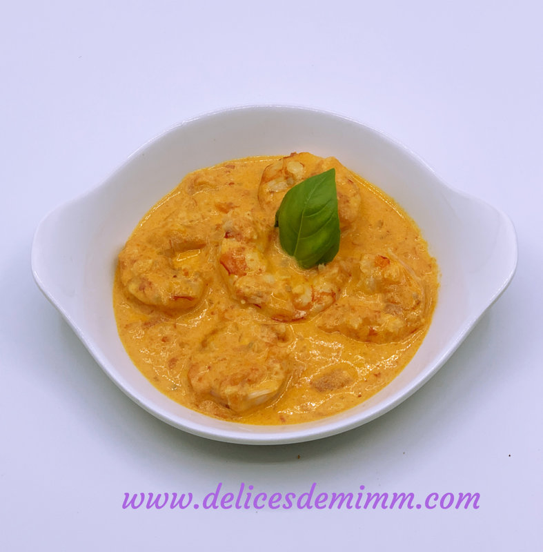 Cassolette de scampis, sauce crémeuse aux tomates fraîches